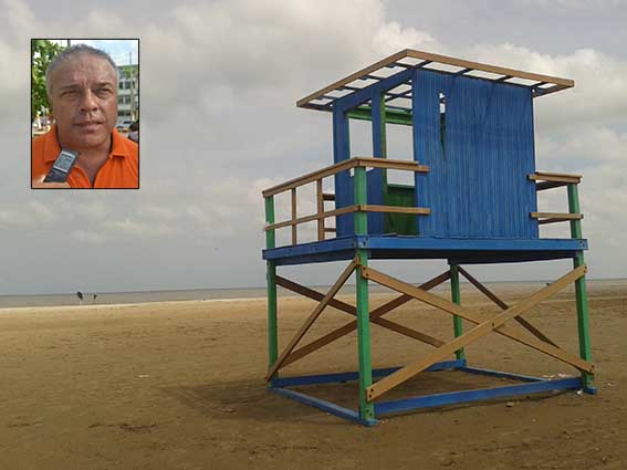La distancia de las casetas hacia al mar es de 20 metros aproximadamente, de esta manera el rescatista obtiene un panorama general de los bañistas.